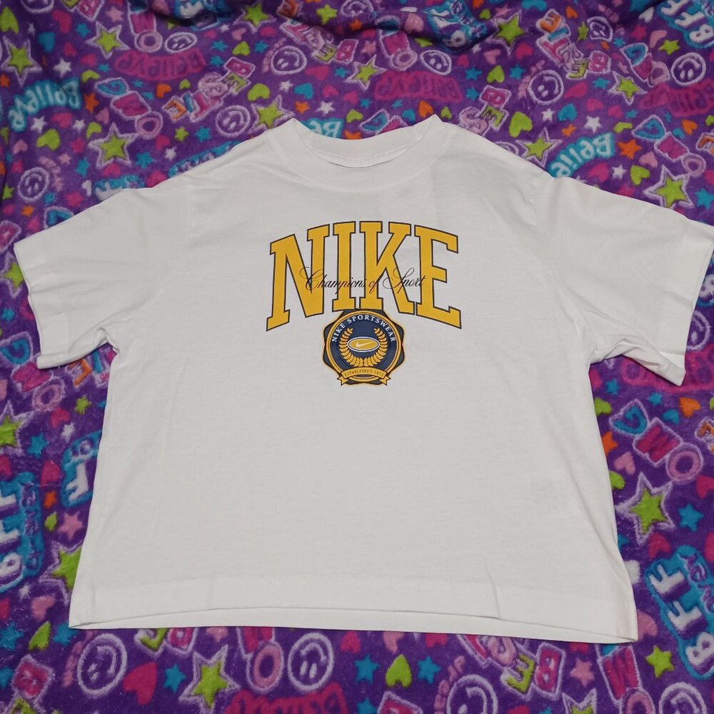 Big Girl's Boxed Style Nike T-Shirt Size Small